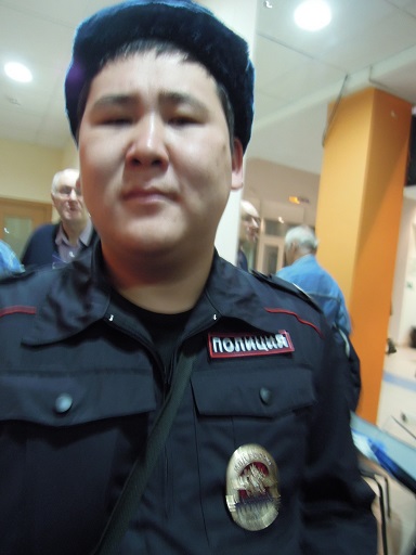 полиция_не_пускает_в_зал